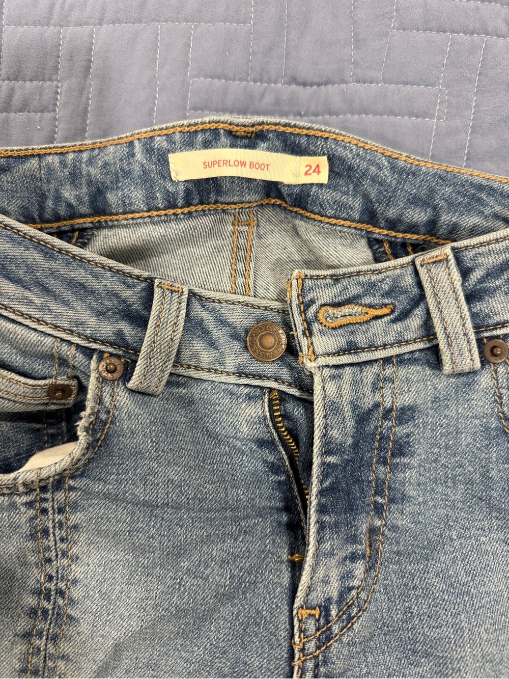Levi’s Superlow Boot Light Wash Split-Hem Jeans - Picture 4 of 7